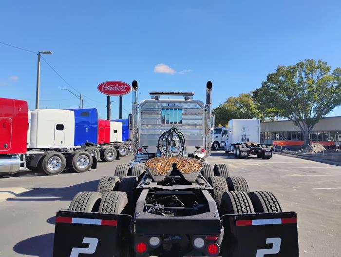2022 Peterbilt 579-6