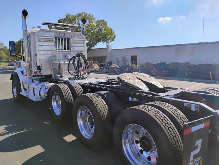 2022 Peterbilt 579-8