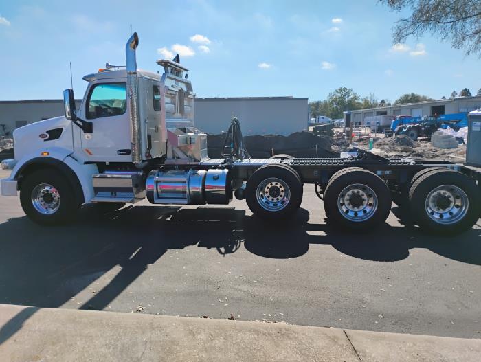 2022 Peterbilt 579-13