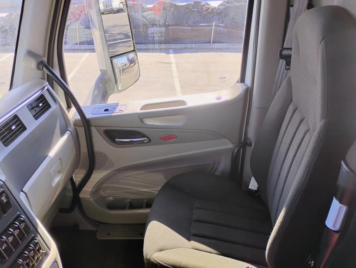 2022 Peterbilt 579-25