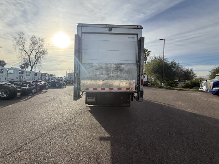 2019 Peterbilt 348-4