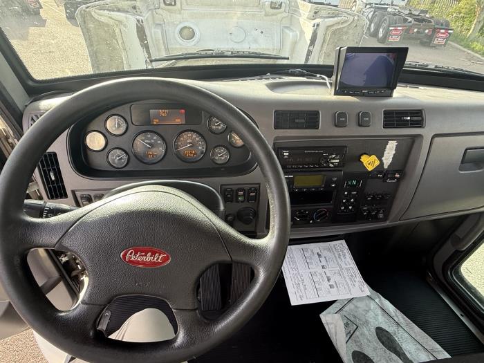 2019 Peterbilt 348-12
