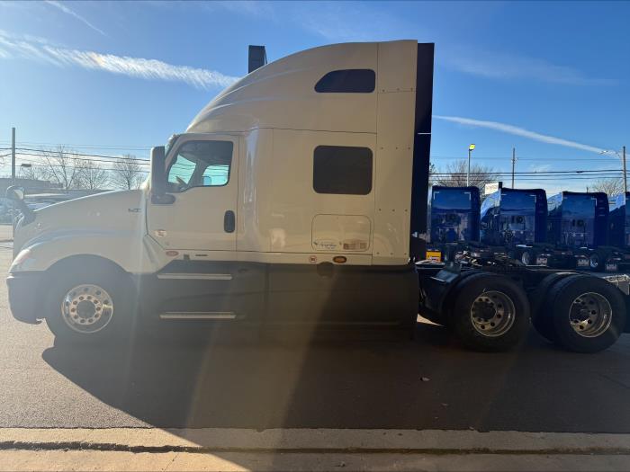 2022 International LT625-6
