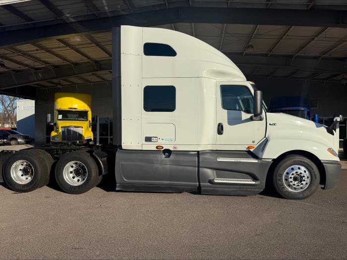 2022 International LT625-10