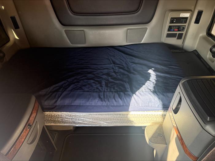 2022 International LT625-11