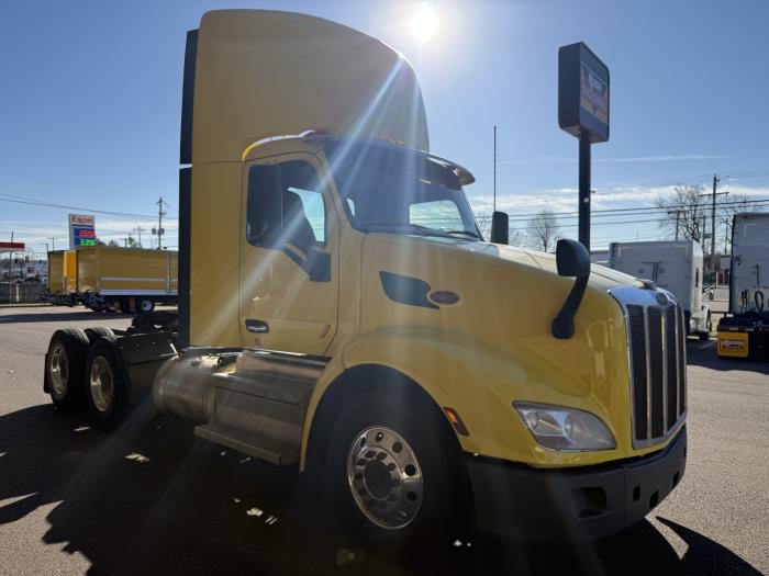 2021 Peterbilt 579-8