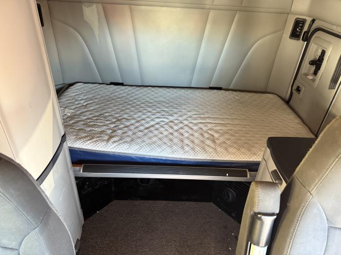 2022 Peterbilt 579-13