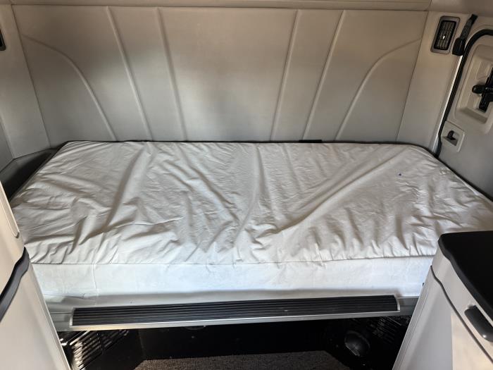 2022 Peterbilt 579-15