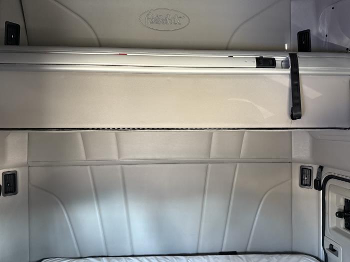 2022 Peterbilt 579-16