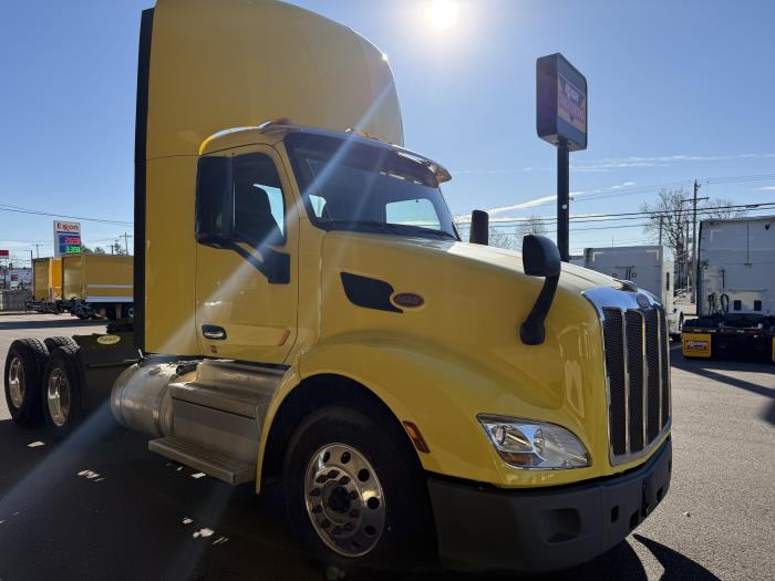 2021 Peterbilt 579-8