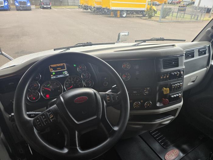 2021 Peterbilt 579-2