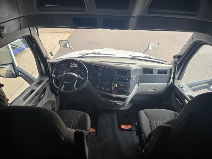 2021 Peterbilt 579-6