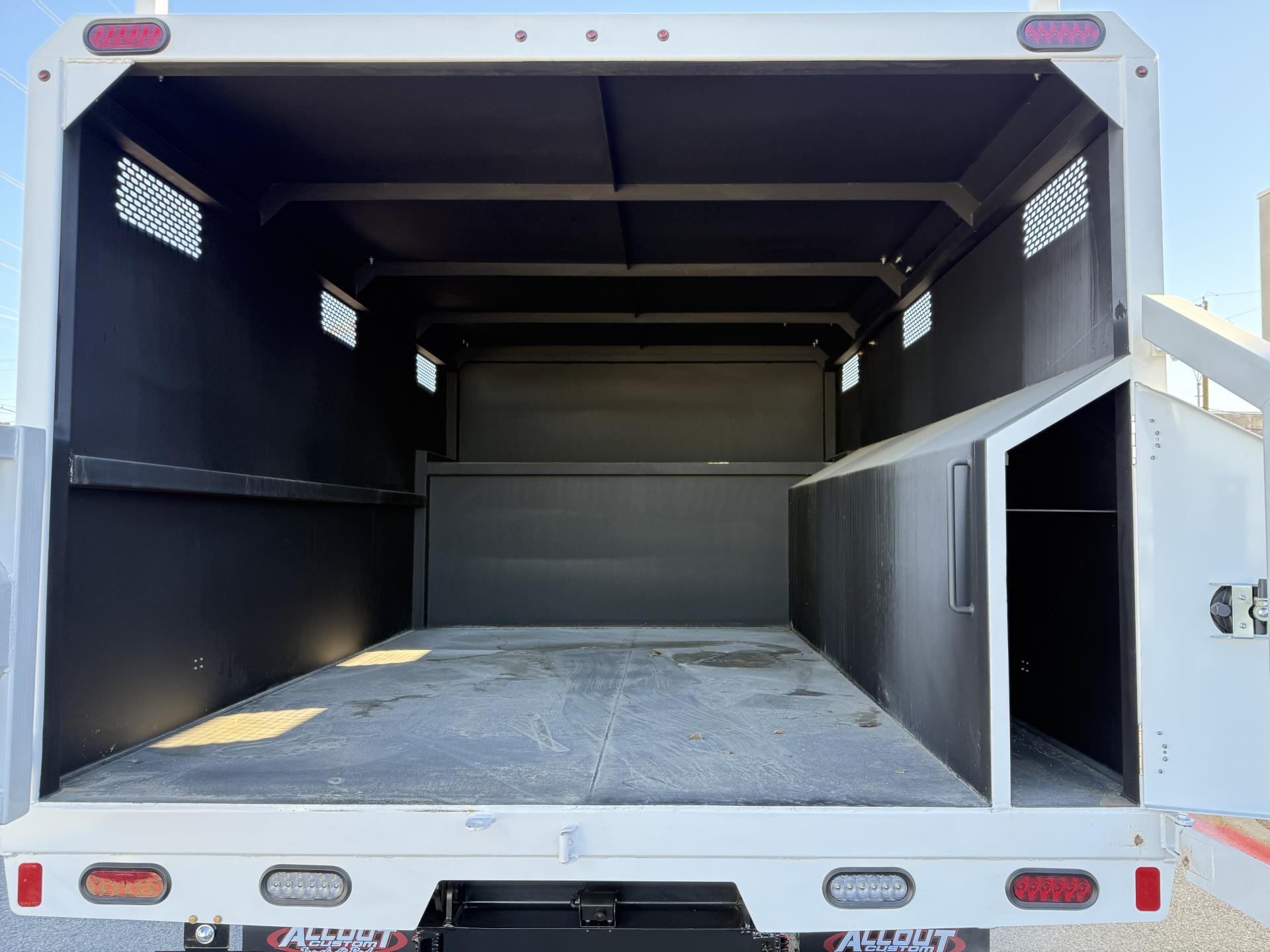 New 2025 Ford F-550 - photo 20