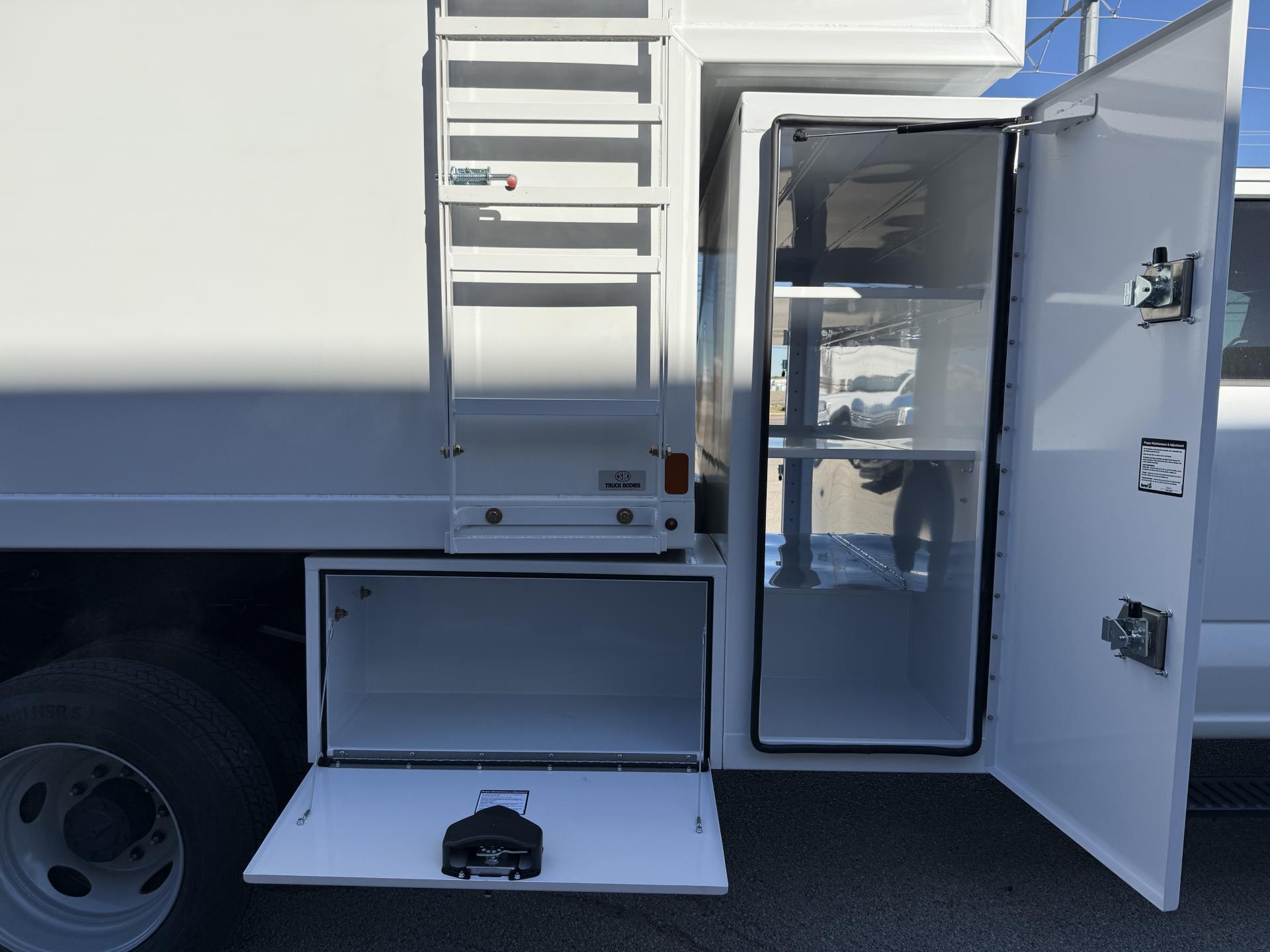 New 2025 Ford F-550 - photo 22