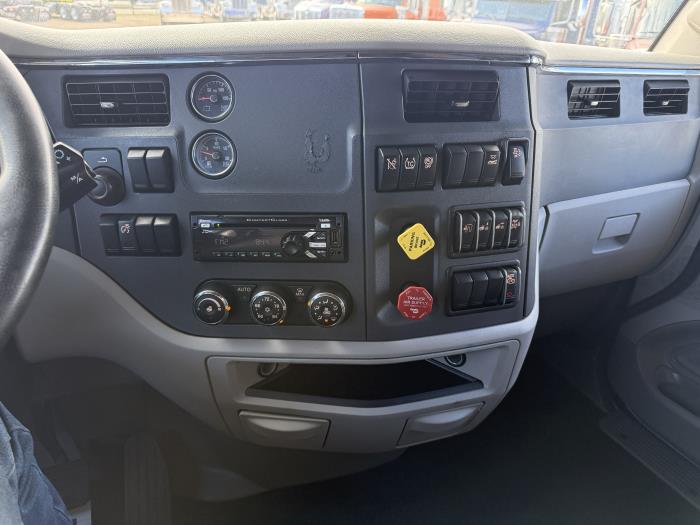 2021 Peterbilt 579-6