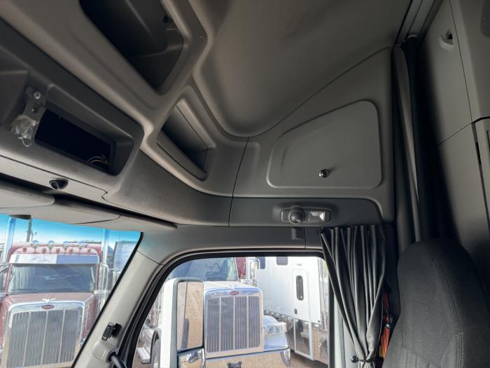 2021 Peterbilt 579-10