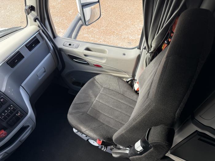 2021 Peterbilt 579-15