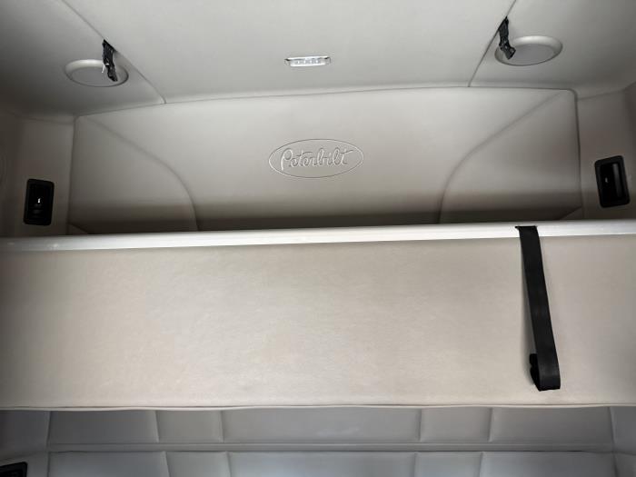 2021 Peterbilt 579-25