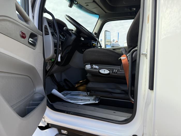 2021 Peterbilt 579-28