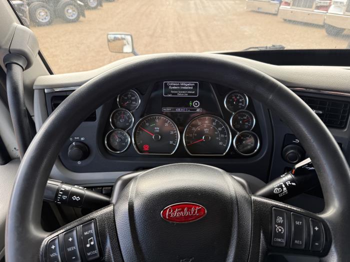 2021 Peterbilt 579-4