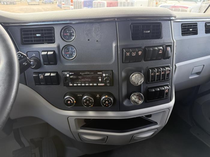 2021 Peterbilt 579-6