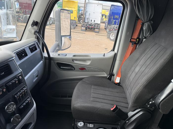 2021 Peterbilt 579-9