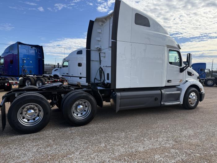 2021 Peterbilt 579-40