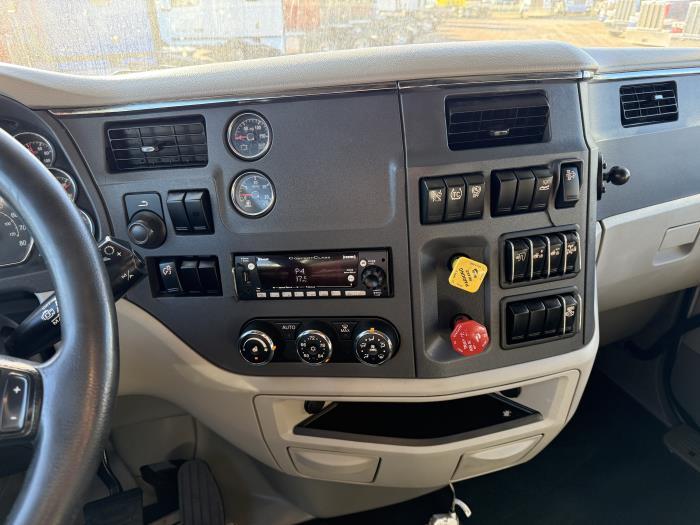 2021 Peterbilt 579-6