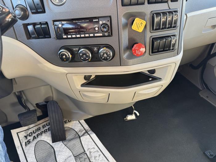 2021 Peterbilt 579-7