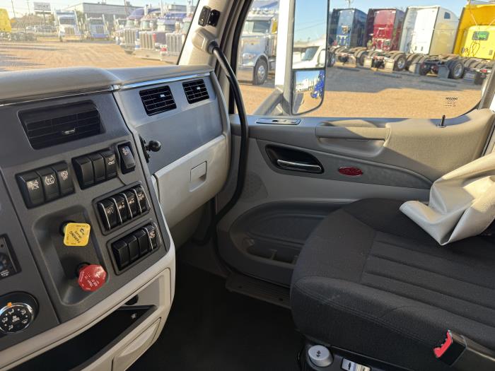 2021 Peterbilt 579-9