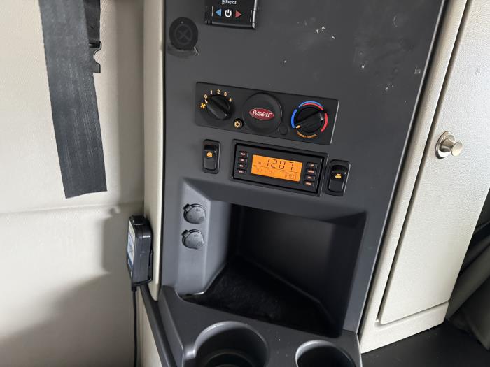 2021 Peterbilt 579-27