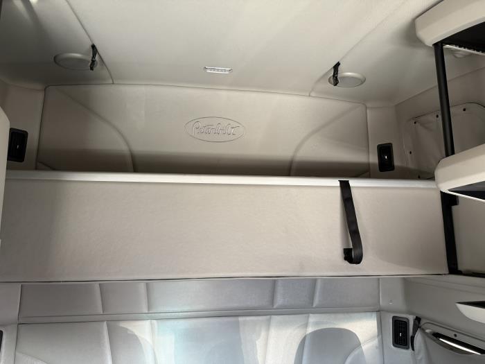 2021 Peterbilt 579-16