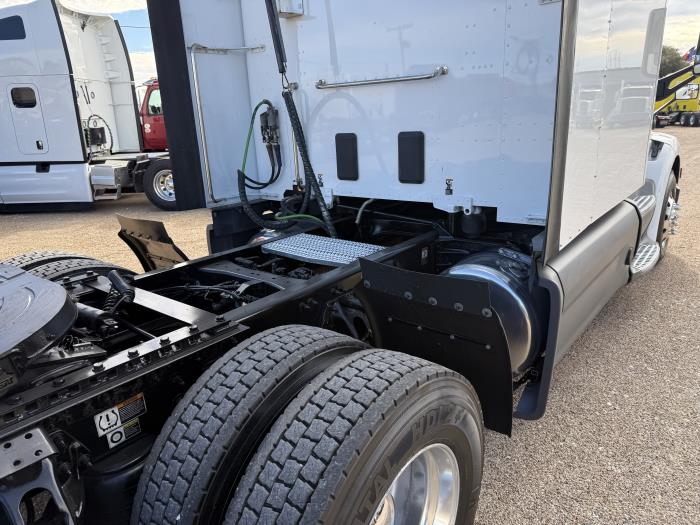 2021 Peterbilt 579-63