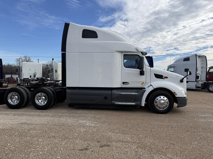 2021 Peterbilt 579-44