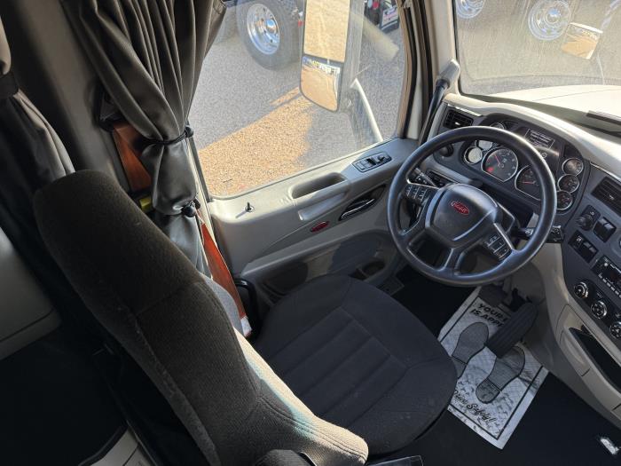 2021 Peterbilt 579-26