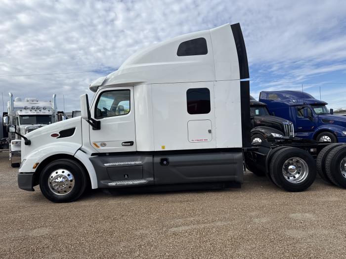 2021 Peterbilt 579-65