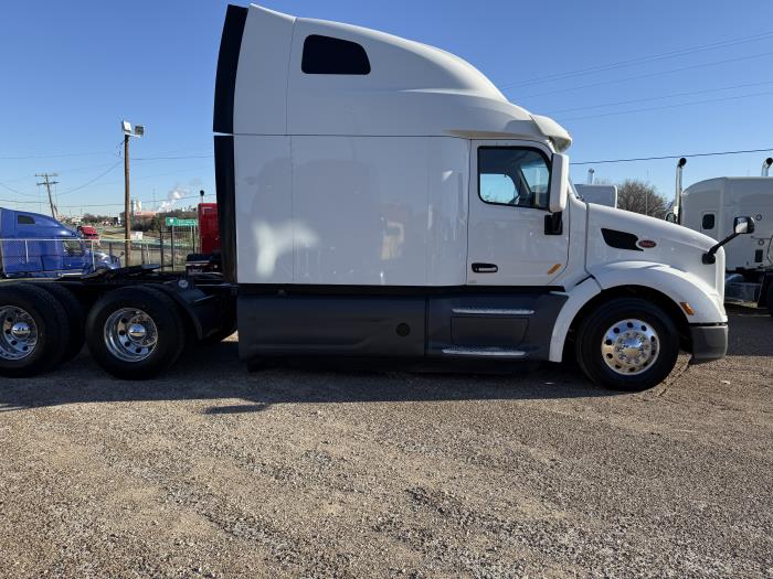2021 Peterbilt 579-44