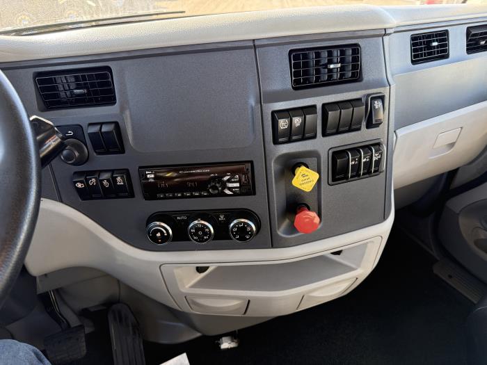 2021 Peterbilt 579-7