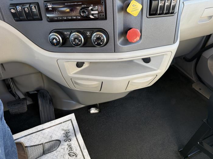 2021 Peterbilt 579-8