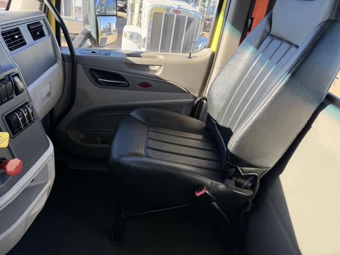 2021 Peterbilt 579-3