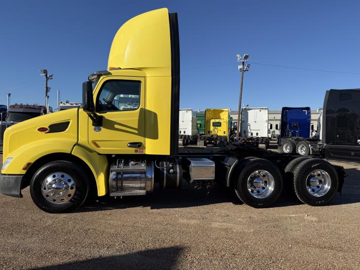 2021 Peterbilt 579-48
