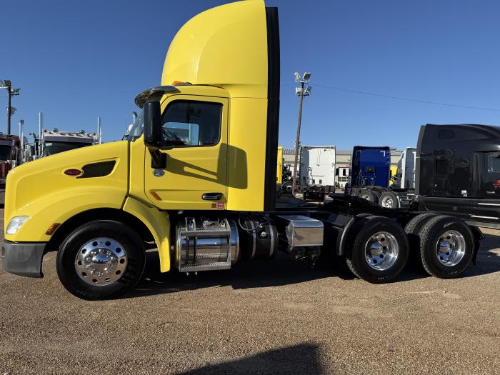 2021 Peterbilt 579-49