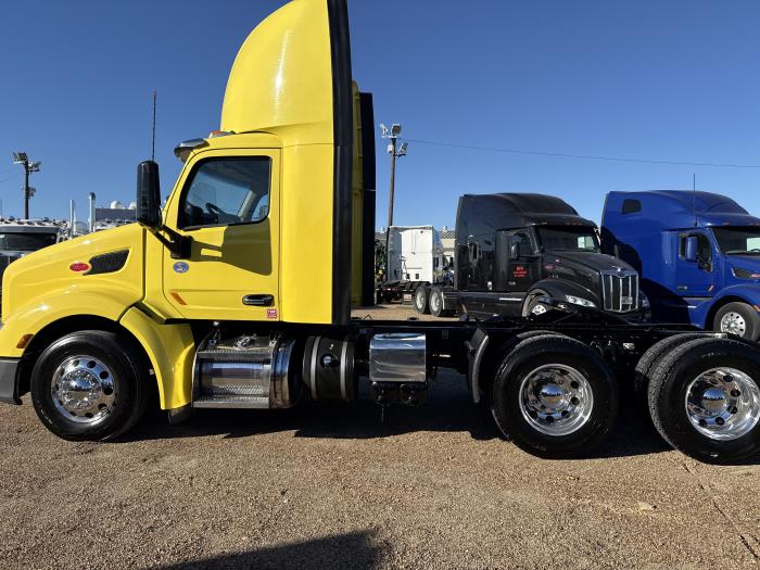 2021 Peterbilt 579-44