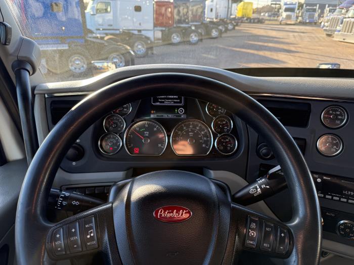 2021 Peterbilt 579-4