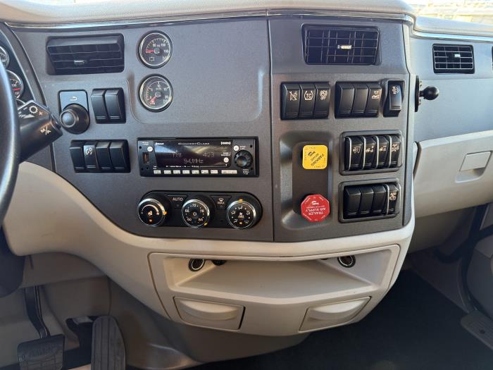 2021 Peterbilt 579-6