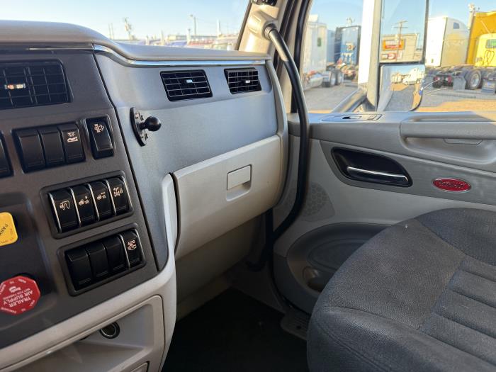 2021 Peterbilt 579-8