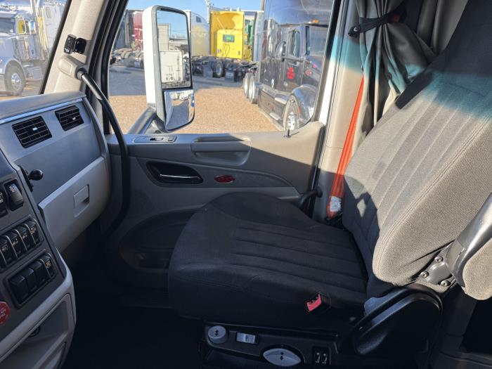 2021 Peterbilt 579-9