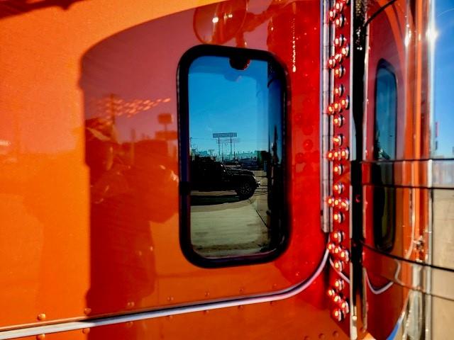 2022 Peterbilt 389-3