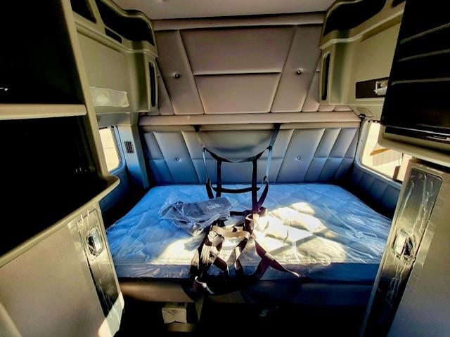 2022 Peterbilt 389-14