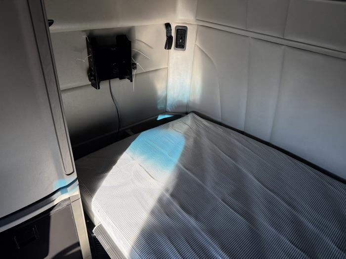 2021 Peterbilt 579-27